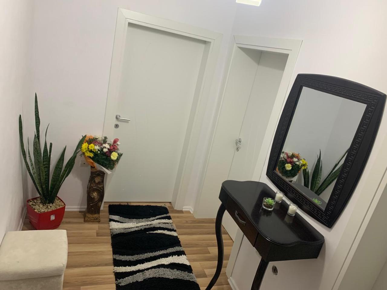 Flat In Berat'S Center Apartment Bagian luar foto