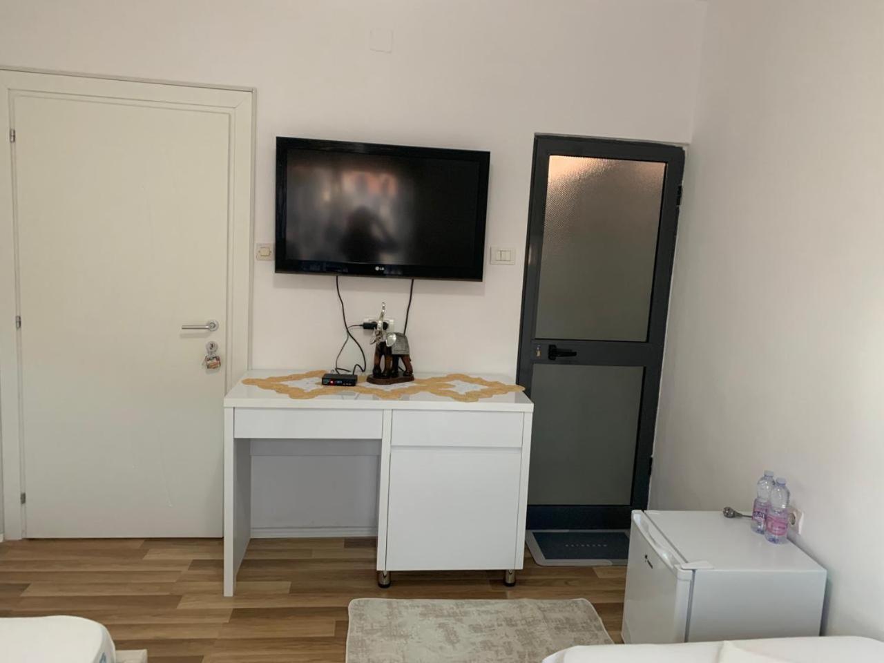 Flat In Berat'S Center Apartment Bagian luar foto
