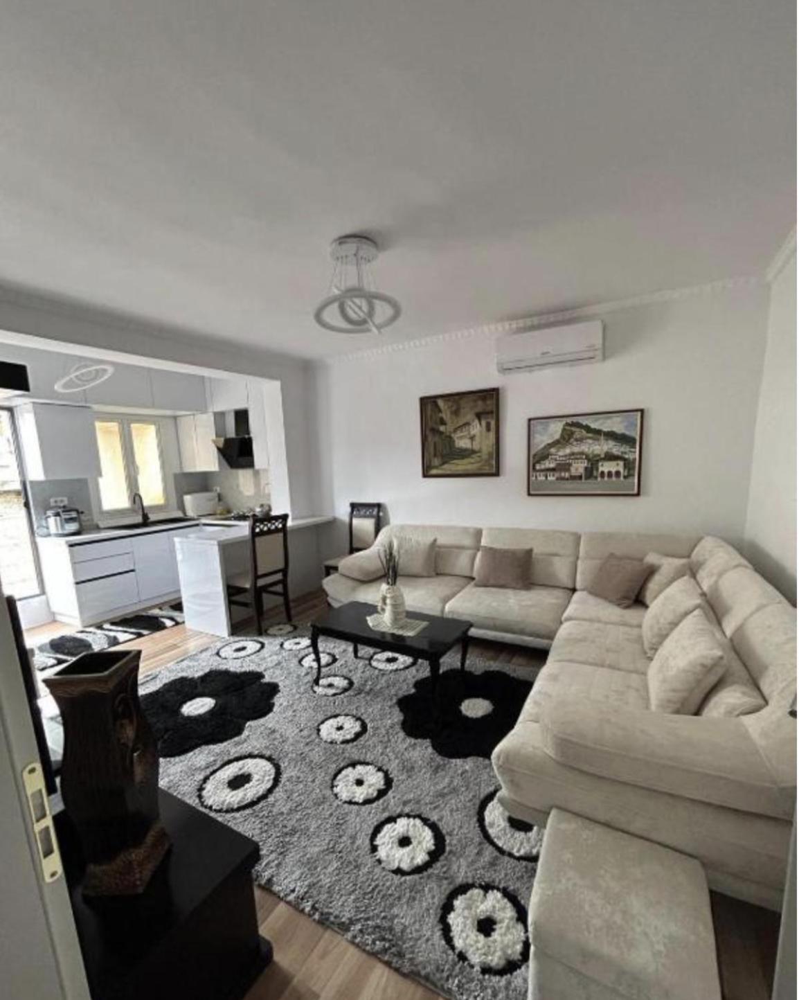 Flat In Berat'S Center Apartment Bagian luar foto