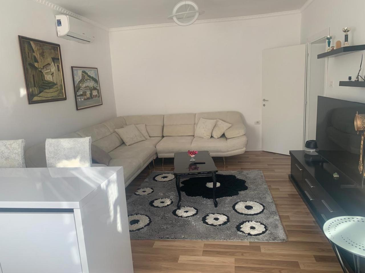 Flat In Berat'S Center Apartment Bagian luar foto