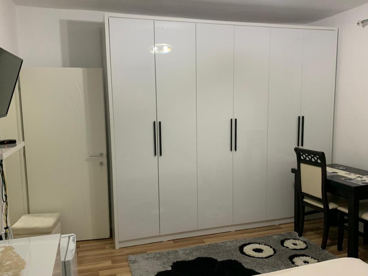 Flat In Berat'S Center Apartment Bagian luar foto