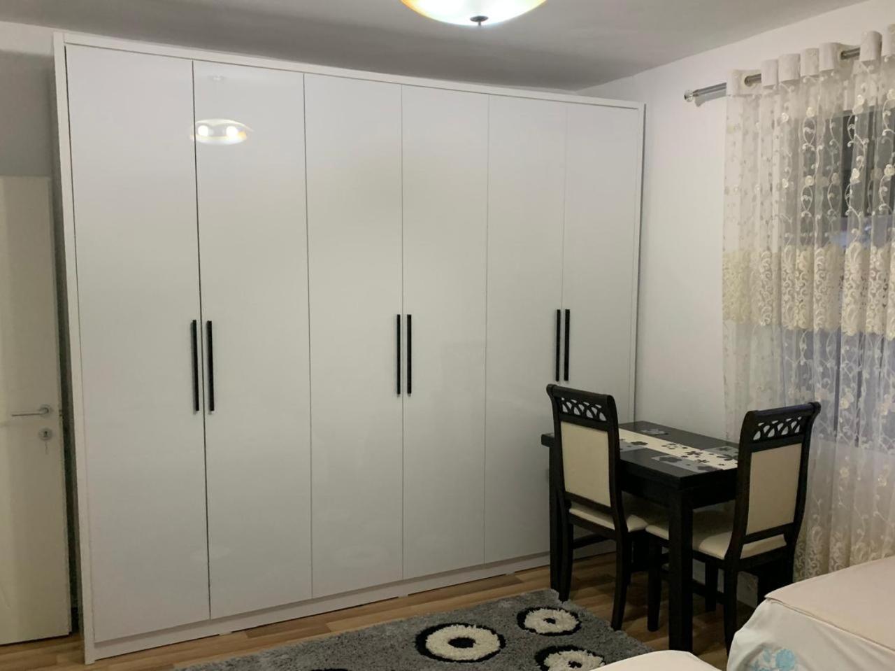 Flat In Berat'S Center Apartment Bagian luar foto
