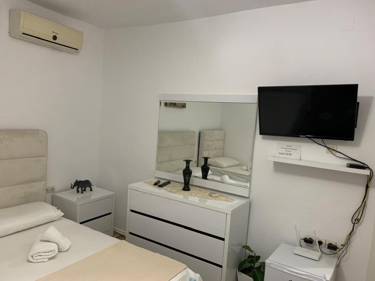 Flat In Berat'S Center Apartment Bagian luar foto