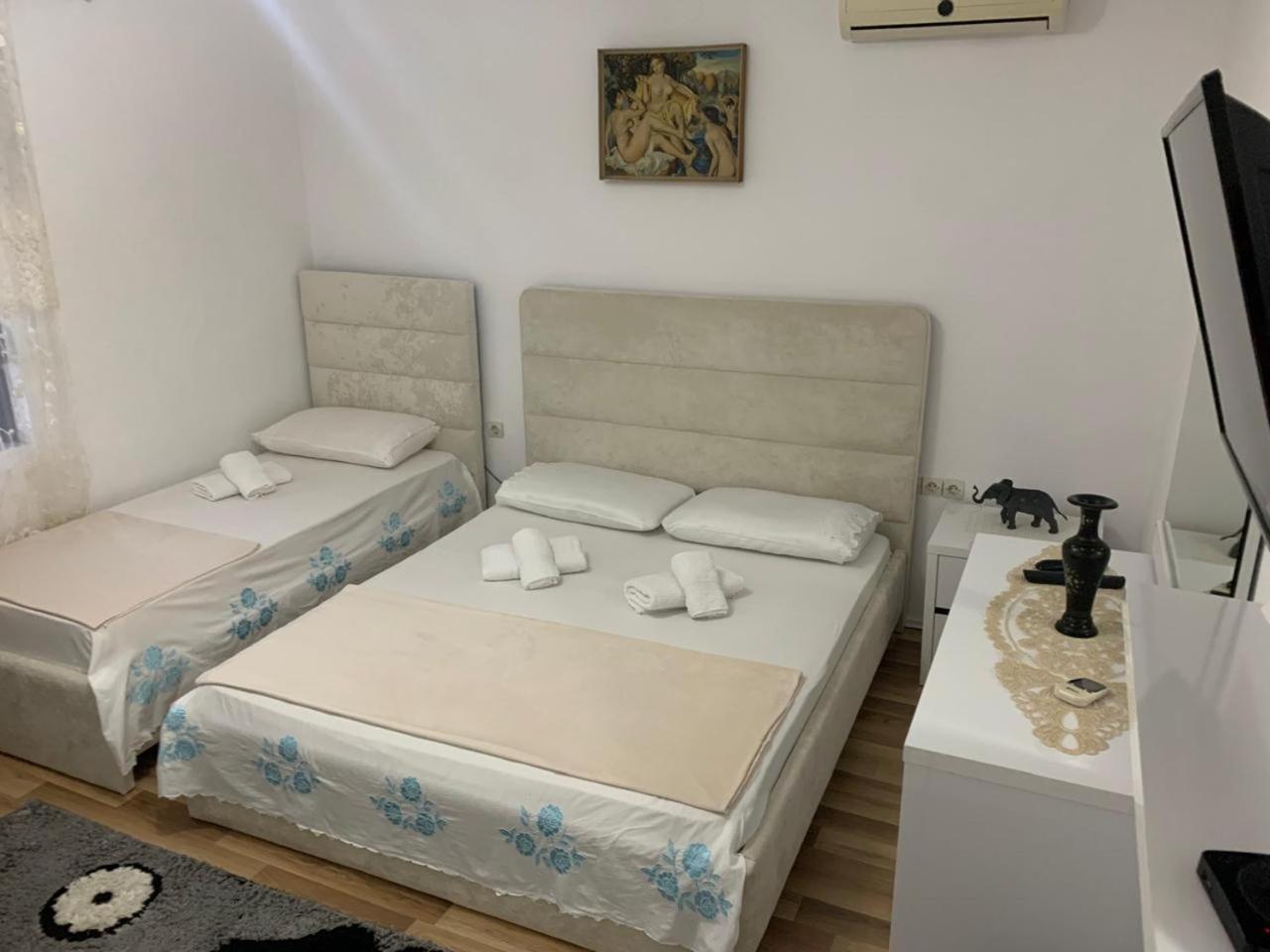 Flat In Berat'S Center Apartment Bagian luar foto