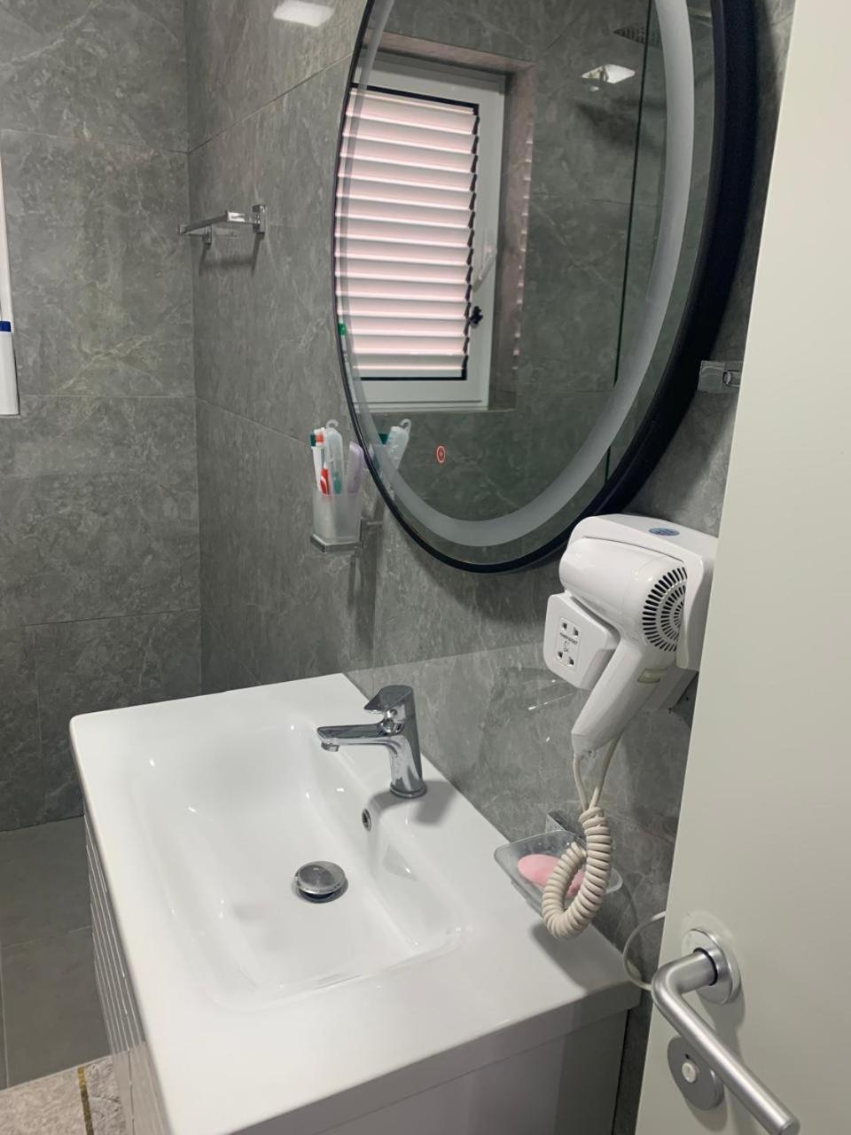 Flat In Berat'S Center Apartment Bagian luar foto
