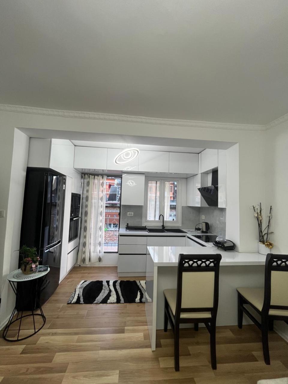 Flat In Berat'S Center Apartment Bagian luar foto