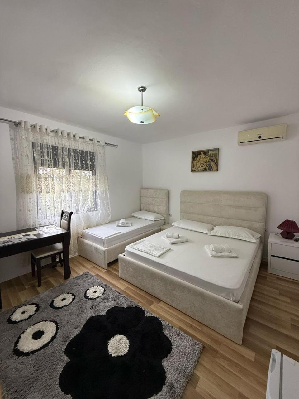 Flat In Berat'S Center Apartment Bagian luar foto