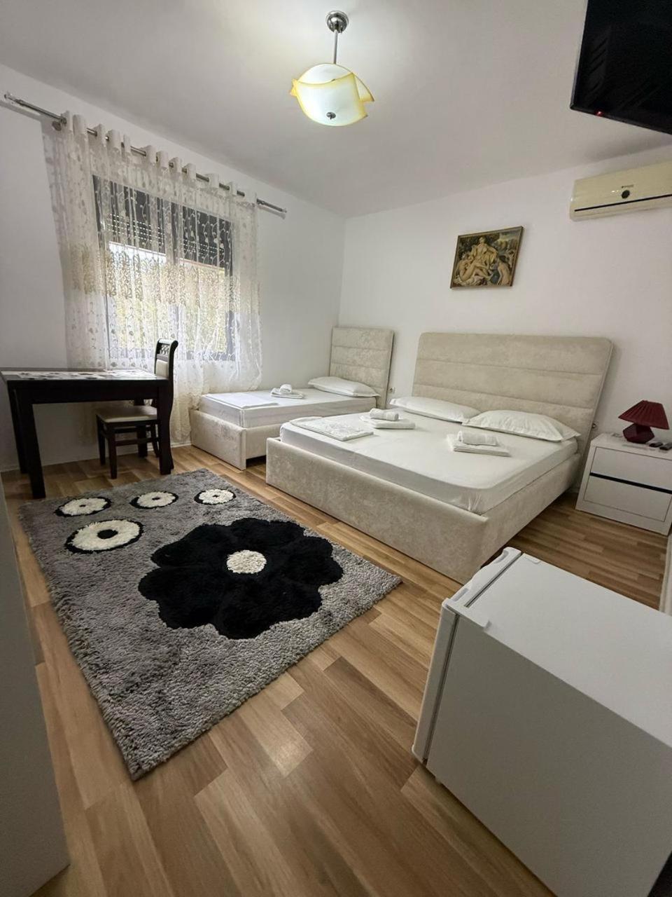 Flat In Berat'S Center Apartment Bagian luar foto